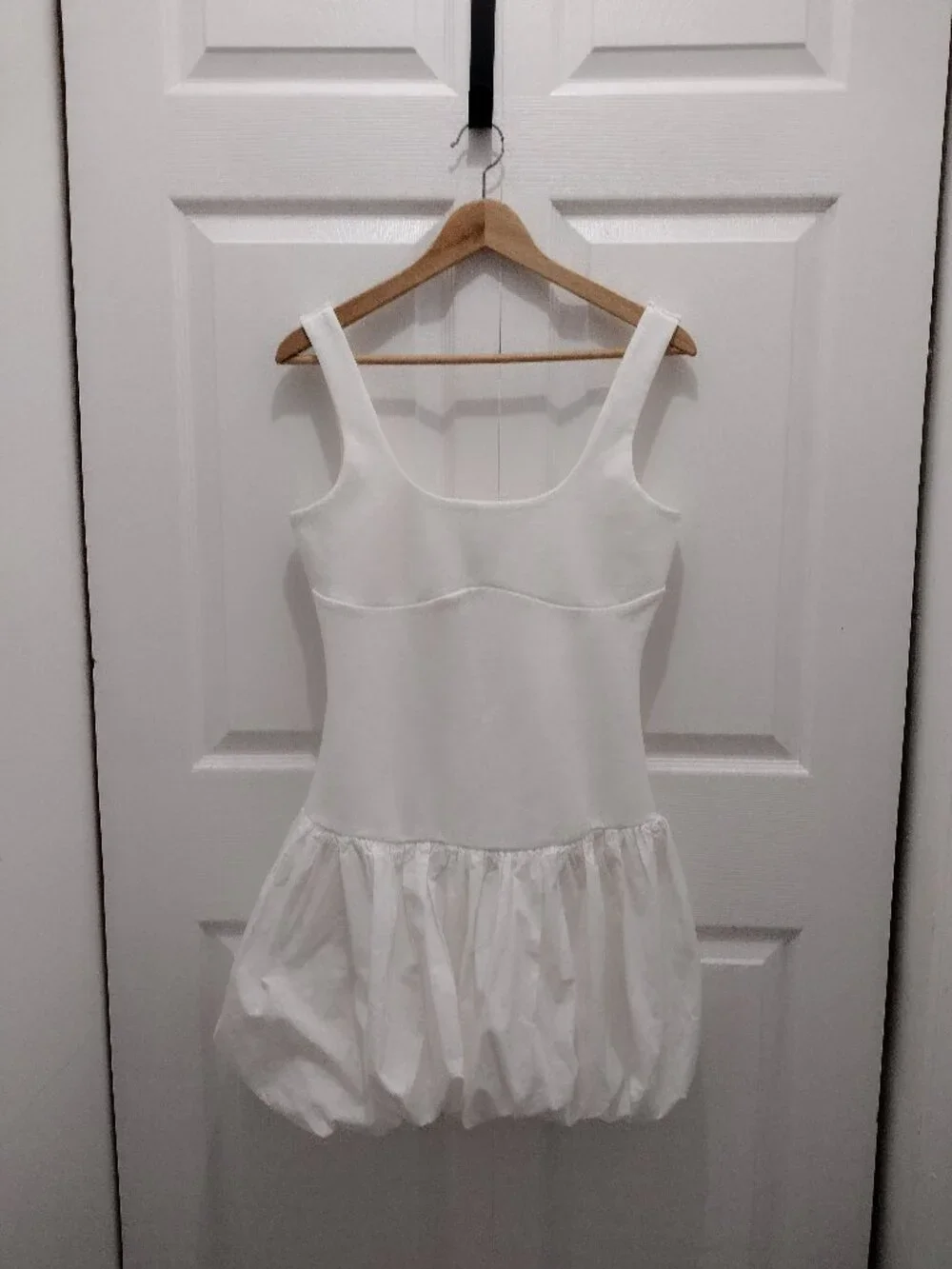 Mable White Bubble Hem Mini Dress Size M Scoop Neck Sleeveless Fit & Flare NWOT - Picture 3 of 7
